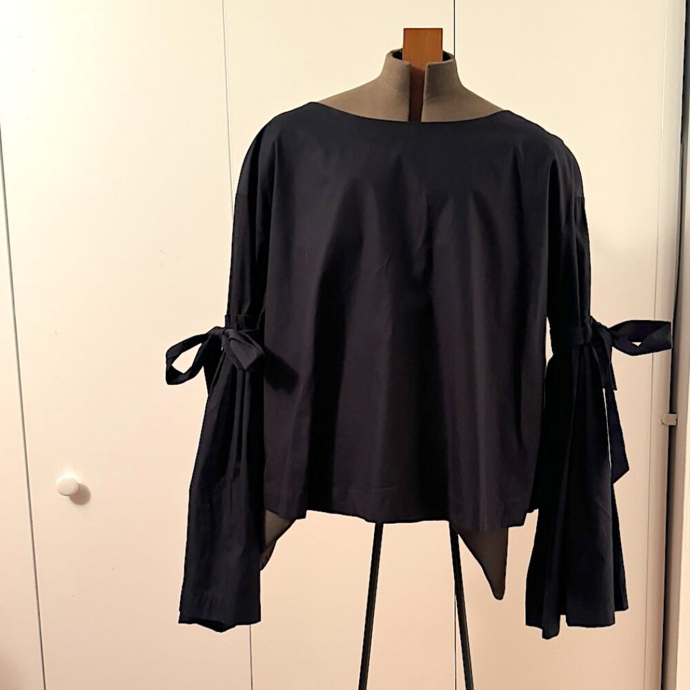 Free People amazing blouse w/ flair sleeves and bows on sleeves and back of neck